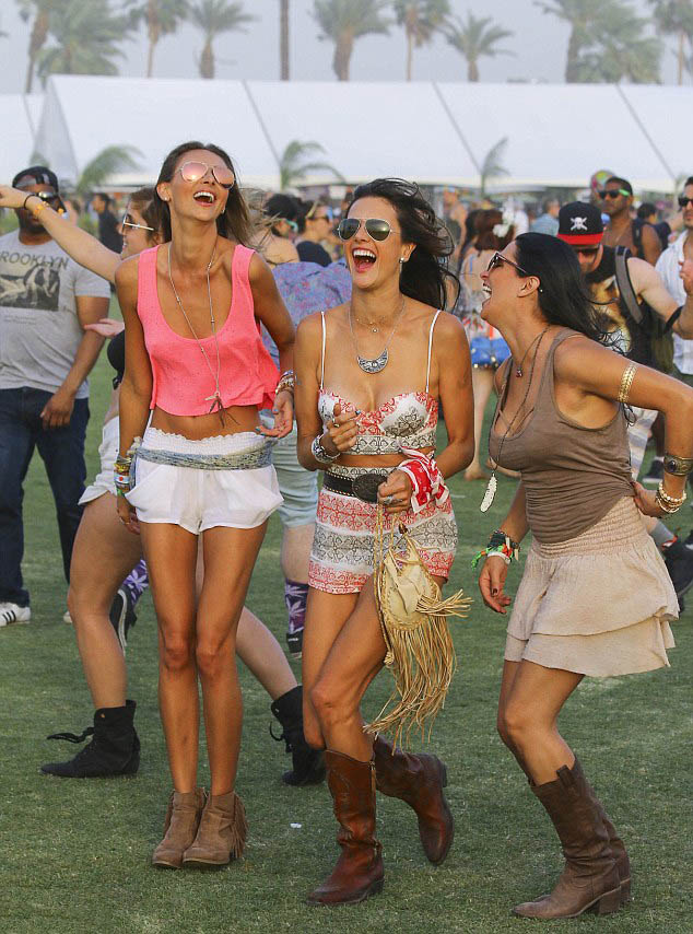 Alessandra Ambrosio: «Ξεσάλωσε» στο μουσικό φεστιβάλ Coachella - Φωτογραφία 3