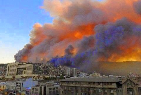 Με ΚΟΛΑΣΗ μοιάζει η Χιλή! Πυρκαγιά κατέστρεψε ΟΛΟΣΧΕΡΩΣ τουλάχιστον 500 σπίτια! (Photos) - Φωτογραφία 1