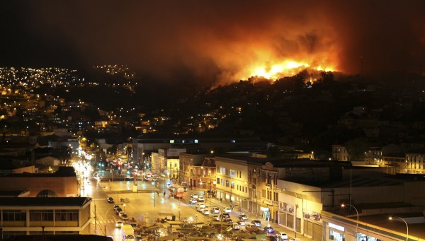 Με ΚΟΛΑΣΗ μοιάζει η Χιλή! Πυρκαγιά κατέστρεψε ΟΛΟΣΧΕΡΩΣ τουλάχιστον 500 σπίτια! (Photos) - Φωτογραφία 3