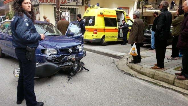 Τραυματίστηκε οδηγός μοτοσικλέτας στη διασταύρωση της Αν. Θράκης [video] - Φωτογραφία 1