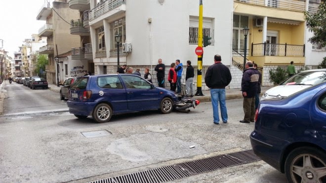 Τραυματίστηκε οδηγός μοτοσικλέτας στη διασταύρωση της Αν. Θράκης [video] - Φωτογραφία 3