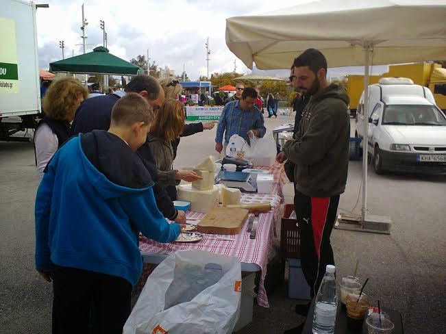Ο Δήμος Αμαρουσίου στήριξε τις πασχαλινές αγορές των καταναλωτών πραγματοποιώντας με επιτυχία την 9η εορταστική δράση για τη Διάθεση Εγχώριων Αγροτικών Προϊόντων - Φωτογραφία 6