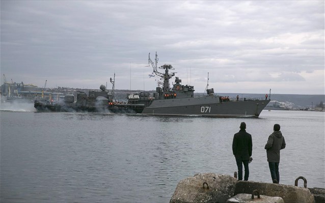 Κοντά σε αμερικανικό πολεμικό πλοίο πέταξε ρωσικό μαχητικό στον Εύξεινο Πόντο - Φωτογραφία 1