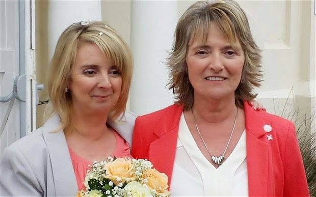 Βρετανία: Έγινε ο πρώτος γάμος ομοφυλόφιλου ζευγαριού - Φωτογραφία 1