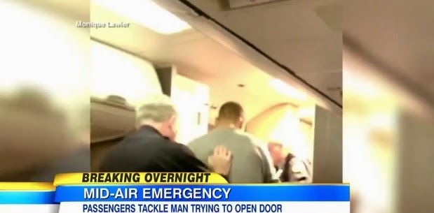 Σκιζοφρενής επιβάτης αεροπλάνου προσπάθησε να ανοίξει τη πόρτα αεροπλάνο! [Video] - Φωτογραφία 1