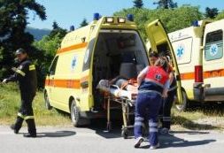 Ένας νεκρός και δυο τραυματίες από σφοδρό τροχαίο με νταλίκα στην περιφερειακή οδό Θεσσαλονίκης - Φωτογραφία 1