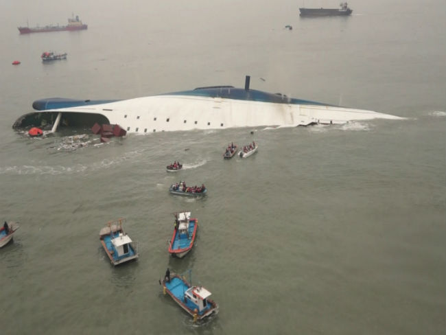 Ναυτική τραγωδία με εκατοντάδες αγνοούμενους στη Ν. Κορέα - Φωτογραφία 1