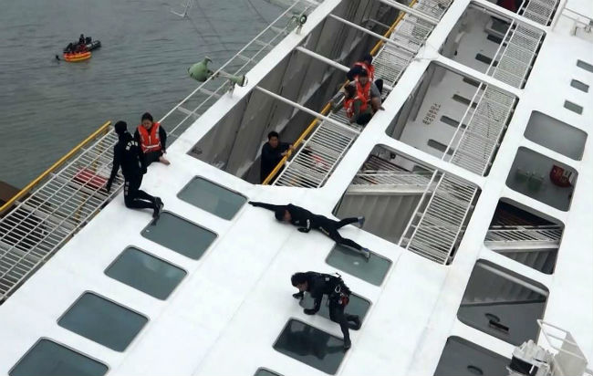 Ναυτική τραγωδία με εκατοντάδες αγνοούμενους στη Ν. Κορέα - Φωτογραφία 3