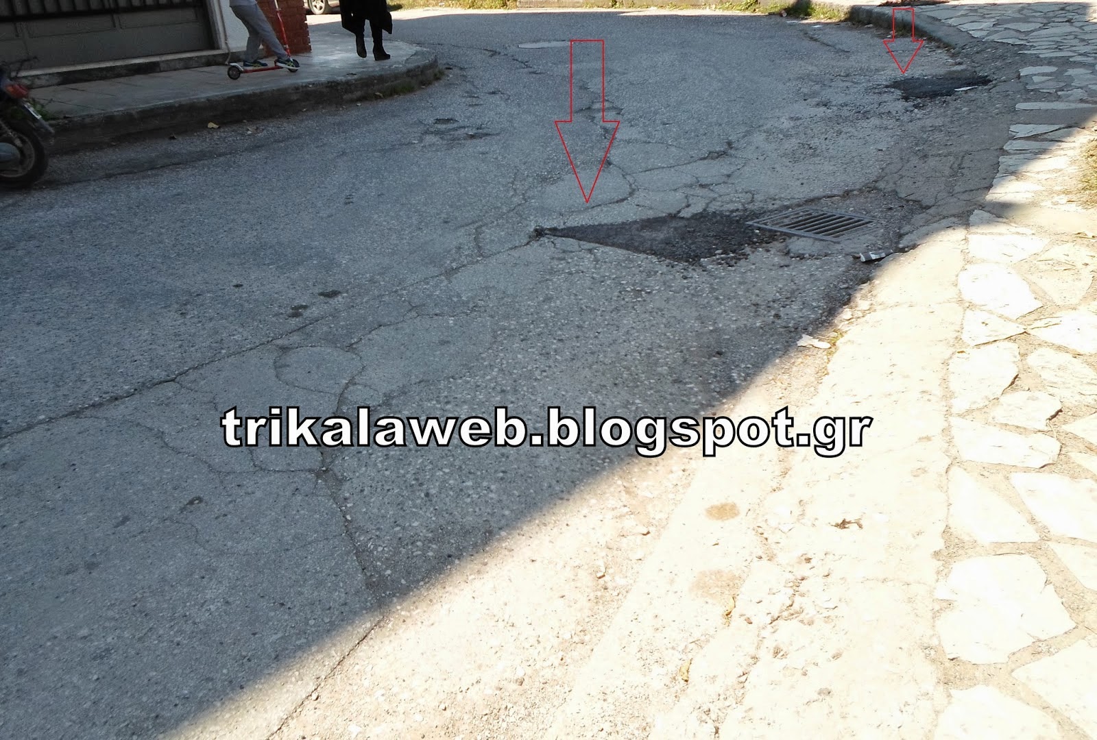Κοιτάξτε τα ψευτομπαλώματα που βάζουν στους δρόμους των Τρικάλων - Φωτογραφία 1