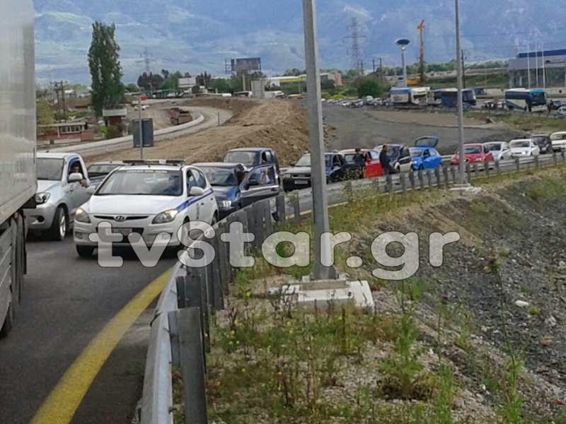 Λαμία: Λεωφορείο έμεινε πάνω στην Εθνική Οδό [Photos] - Φωτογραφία 9