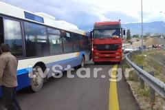 Λαμία: Λεωφορείο έμεινε πάνω στην Εθνική Οδό [Photos]