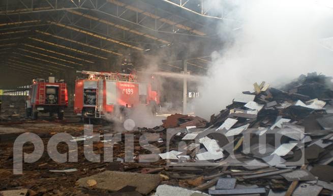 Ηλεία: Πυρκαγιά σε παλιό εργοστάσιο στη Συντριάδα - Φωτογραφία 1