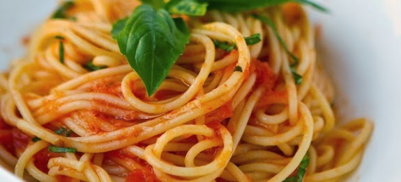 Η συνταγή της ημέρας: Σπαγγέτι με ντοματίνια και βασιλικό - Φωτογραφία 1