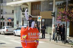 Κοζάνη: Ο τροχονόμος είχε μπει μέσα σε Πασχαλινό αυγό! [Photos]