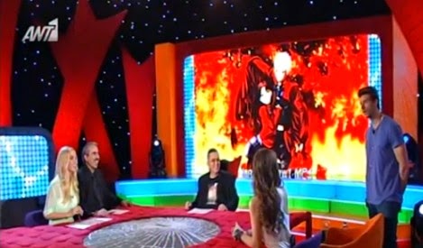 Έξαλλος ο Μανίκας κάνει σκηνή στη γυναίκα του on air στην εκπομπή του Θέμου! [video] - Φωτογραφία 1