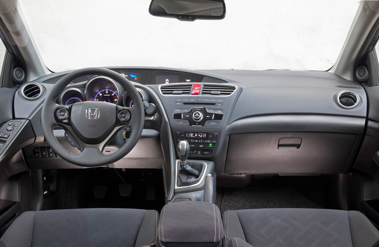 2014 Honda Civic Tourer: Πρακτικό συμπαγές με καινοτόμα συστήματα ενεργητικής ασφαλείας - Φωτογραφία 6