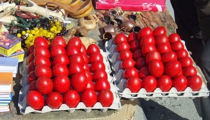 Κόκκινα αυγά... διαμαρτυρίας για την εξόρυξη στη Χαλκιδική - Φωτογραφία 1