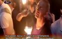 Έλληνας στα Ιεροσόλυμα πιάνει το Άγιο Φως και δεν καίγεται! Δείτε το καταπληκτικό βίντεο