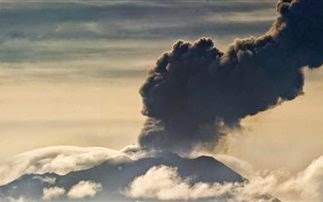 Περού: Βρυχάται το ηφαίστειο Ubinas - Φωτογραφία 1