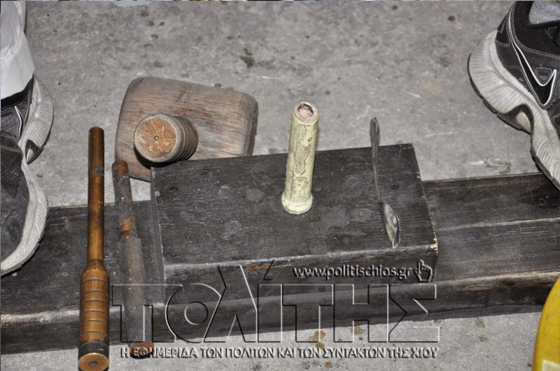 Πώς φτιάχνουν τις πασχαλιάτικες ρουκέτες στο Βροντάδο της Χίου [video] - Φωτογραφία 2