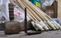 Πώς φτιάχνουν τις πασχαλιάτικες ρουκέτες στο Βροντάδο της Χίου [video] - Φωτογραφία 1