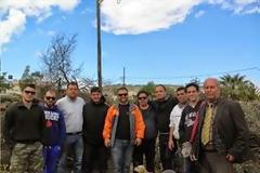 Δείτε τον ιπτάμενο Ιούδα στα Χανιά - Η παρέα των νέων που δημιουργεί χαμό το βράδυ της Ανάστασης [Video - Photos]