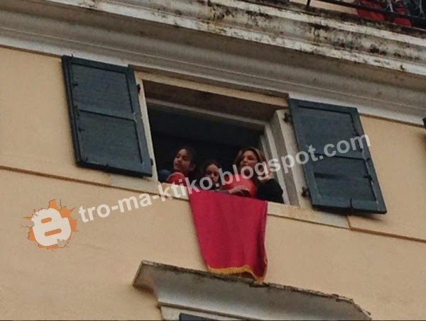 Η Αντζελα Γκερεκου σπάει...στάμνες στην Κέρκυρα - Φωτογραφίες αναγνώστη - Φωτογραφία 1