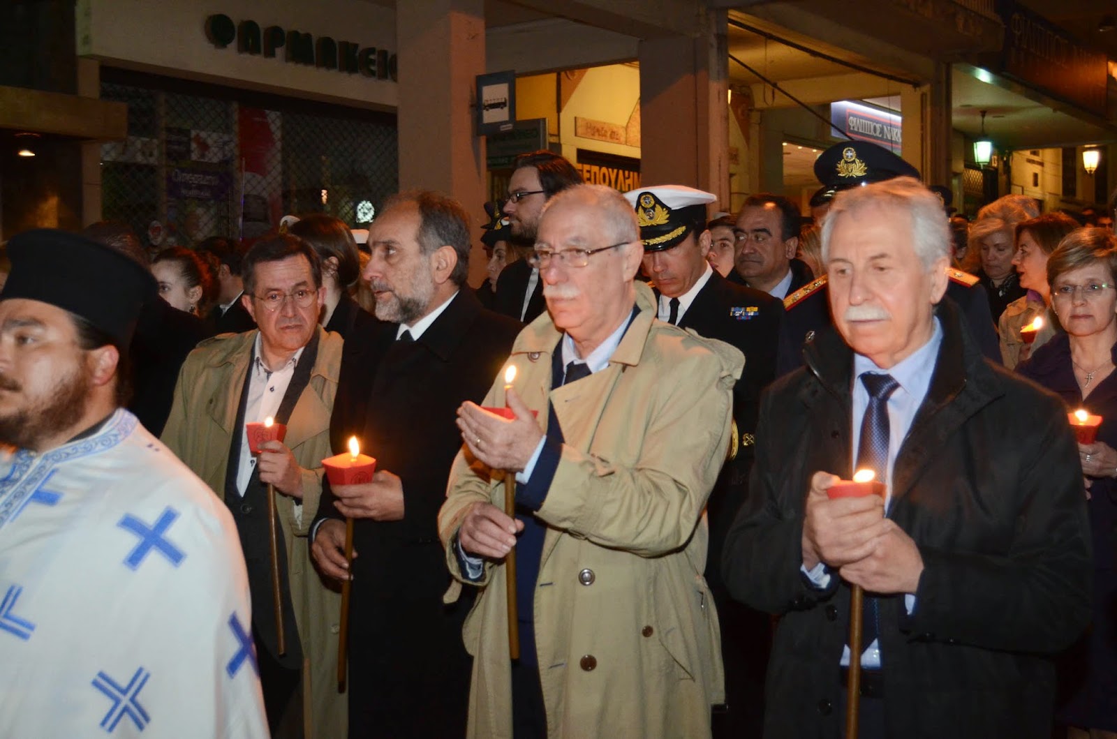 Δείτε φωτο από την περιφορά του Επιταφίου στην Μητρόπολη της Πάτρας - Φωτογραφία 5