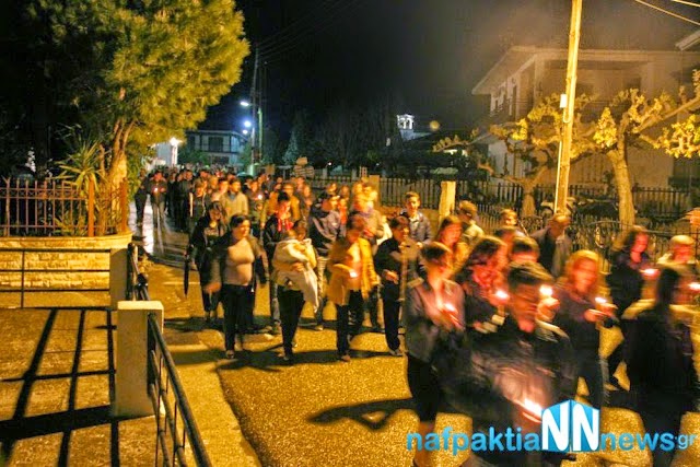 Με κατάνυξη κάτω από καταρρακτώδη βροχή η περιφορά του Επιταφίου στο Τρίκορφο Ναυπακτίας - Φωτογραφία 10