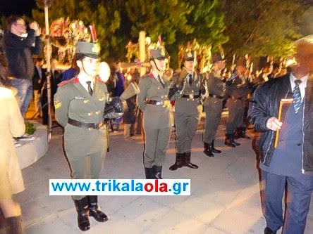 Κοσμοσυρροή στην συνάντηση των επιταφίων στα Τρίκαλα! [Photos - Video] - Φωτογραφία 10