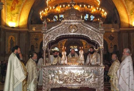 Πάτρα: Η πρώτη Ανάσταση το πρωί στον Ιερό Ναό του Αγίου Ανδρέα - Δείτε φωτο-video - Φωτογραφία 7