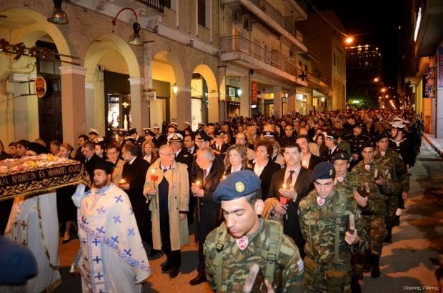 Δείτε φωτο από την περιφορά του Επιταφίου στην Μητρόπολη της Πάτρας - Φωτογραφία 7