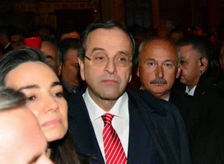 Στον ιερό ναό του Αγίου Γεωργίου στο Ναύπλιο έκανε ανάσταση ο πρωθυπουργός Αντώνης Σαμαράς με τη σύζυγο του - Φωτογραφία 1