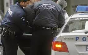 Επεισόδια με συλλήψεις μπροστά στον Επιτάφιο σε εκκλησία του Ηρακλείου! - Φωτογραφία 1