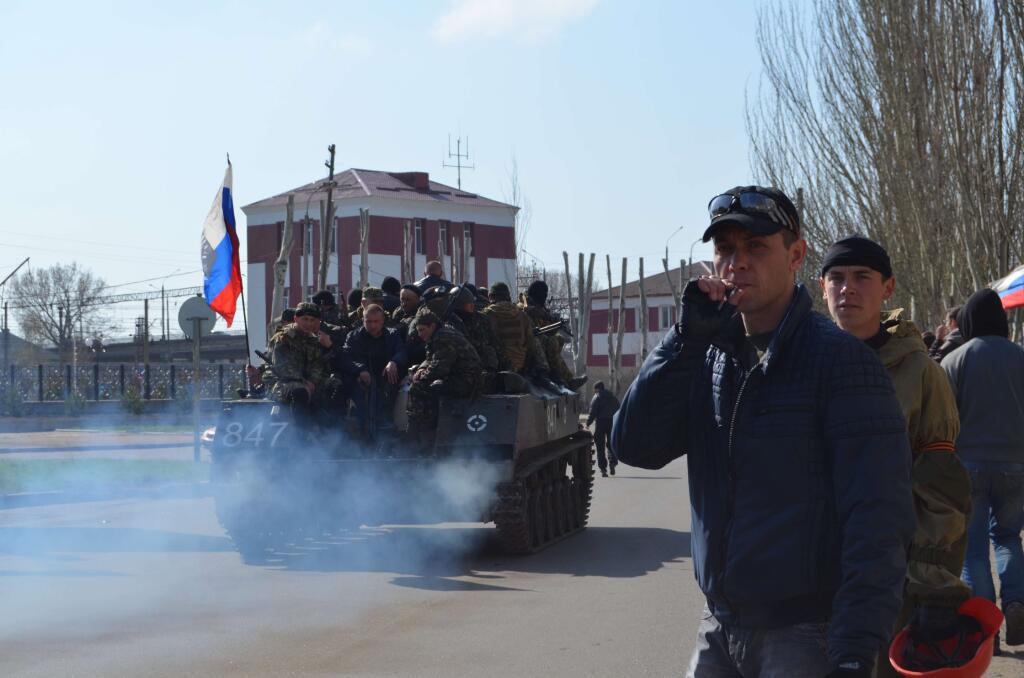 Οι αυτονομιστές της Ανατολής ζητούν όπλα από τη Ρωσία - Φωτογραφία 1