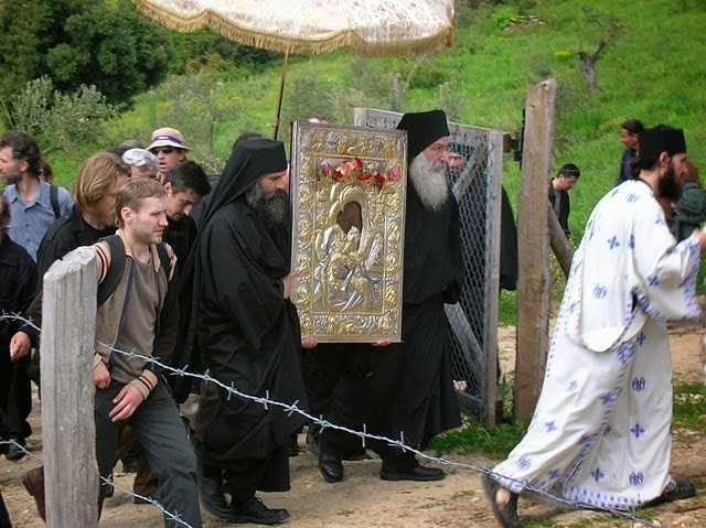 4648 - Δευτέρα του Πάσχα. Η λιτάνευση της Εφέστιας Εικόνας της Παναγίας ΑΞΙΟΝ ΕΣΤΙ και η γιορτή των Κελλιωτών - Φωτογραφία 7