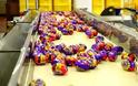 Πως φτιάχνονται τα σοκολατένια αυγά [video]