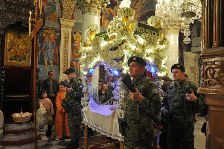 Αντιπροσωπεία του ΚΕΠΒ στην περιφορά του Επιταφίου και την ακολουθία της Αναστάσεως στη Θήβα - Φωτογραφία 4