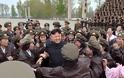 Οι γυναίκες στη Βόρεια Κορέα κάνουν σαν τρελές για τον Κιμ Γιονγκ Ουν - Φωτογραφία 1