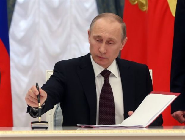 Ο Βλ. Πούτιν υπέγραψε διάταγμα για την αποκατάσταση των Τατάρων και άλλων εθνικών μειονοτήτων της Κριμαίας - Φωτογραφία 1