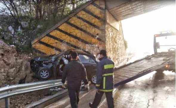 Κοζάνη: Τροχαίο δυστύχημα με έναν νεκρό 25χρονο στη στενή γέφυρα, στην έξοδο προς Θεσσαλονίκη [Video] - Φωτογραφία 1
