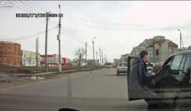 Έτσι αντιμετωπίζουν έναν μεθυσμένο οδηγό στη Ρωσία! [video] - Φωτογραφία 1