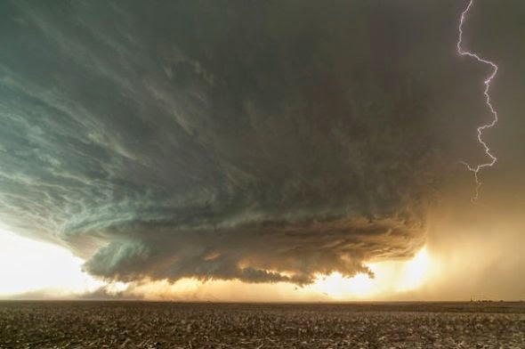 Απίστευτη λήψη περιστροφικής καταιγίδας στο Texas με μια Canon 5D Mark II - Φωτογραφία 1