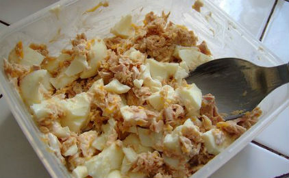 Η συνταγή της ημέρας: Τονοσαλάτα με αυγά και πατάτες - Φωτογραφία 1