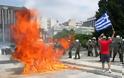 Η Αθήνα γυρίζει σελίδα από την καταστροφή στην ομαλότητα, σύμφωνα με το Bloomberg