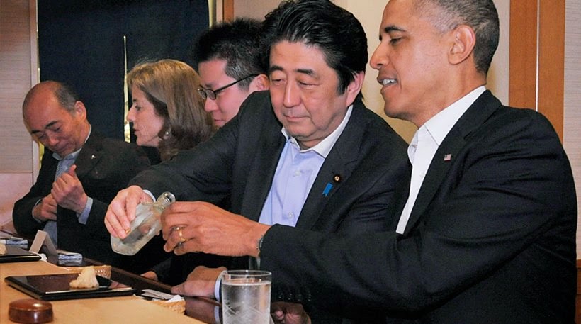 Ονειρεμένο δείπνο με σούσι είχε ο Ομπάμα στην Ιαπωνία μαζί με τον Άμπε - Φωτογραφία 1