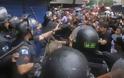 Νέα βίαια επεισόδια στη Βραζιλία. Με χημικά και πλαστικές σφαίρες απαντούσαν οι αστυνομικοί στους διαδηλωτές που τους φώναζαν 