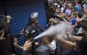 Νέα βίαια επεισόδια στη Βραζιλία. Με χημικά και πλαστικές σφαίρες απαντούσαν οι αστυνομικοί στους διαδηλωτές που τους φώναζαν δολοφόνους [Photos] - Φωτογραφία 2