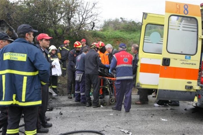 Σοβαρό τροχαίο με τρεις τραυματίες στην Εθνική Οδό Πρέβεζας - Ιωαννίνων - Φωτογραφία 1