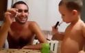 Σοκάρει το βίντεο με τον πατέρα που δίνει τσιγάρο στον 2χρονο γιο του!
